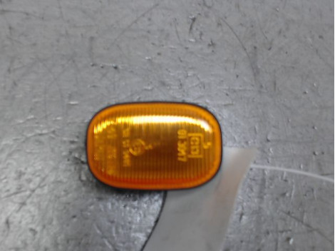 REPETITEUR AILE DROIT TOYOTA RAV4 2000-