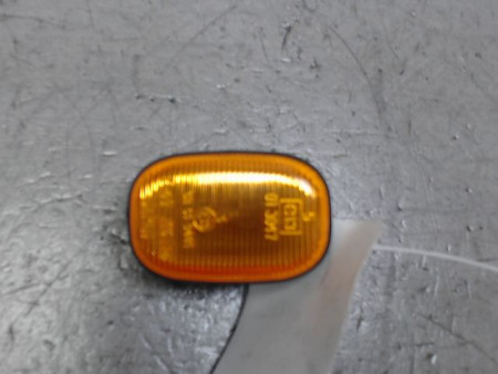 REPETITEUR AILE DROIT TOYOTA RAV4 2000-