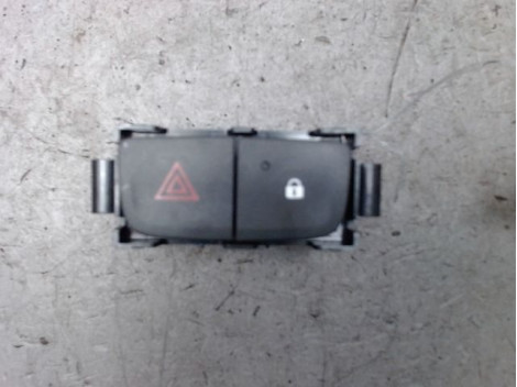 BOUTON DE WARNING NISSAN NV300