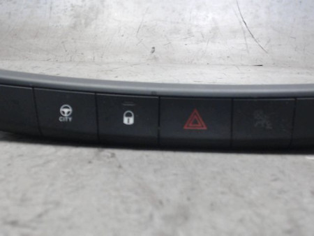 BOUTON DE WARNING FIAT TIPO