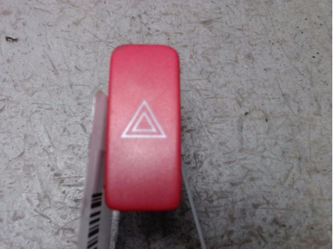 BOUTON DE WARNING TOYOTA AURIS 2007-