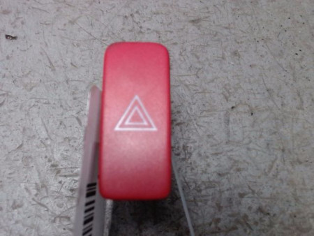 BOUTON DE WARNING TOYOTA AURIS 2007-