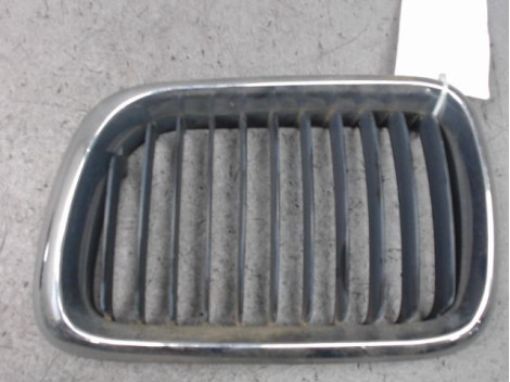 GRILLE CALANDRE GAUCHE B.M.W. SERIE 3