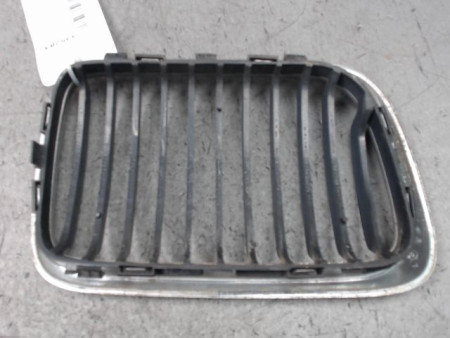 GRILLE CALANDRE GAUCHE B.M.W. SERIE 3