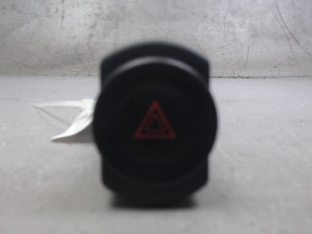 BOUTON DE WARNING DACIA DUSTER 2010-