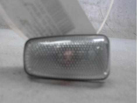 REPETITEUR AILE GAUCHE CITROEN SAXO 99-