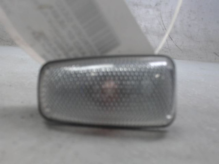 REPETITEUR AILE GAUCHE CITROEN SAXO 99-