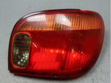 FEU ARRIERE DROIT TOYOTA YARIS 2003-