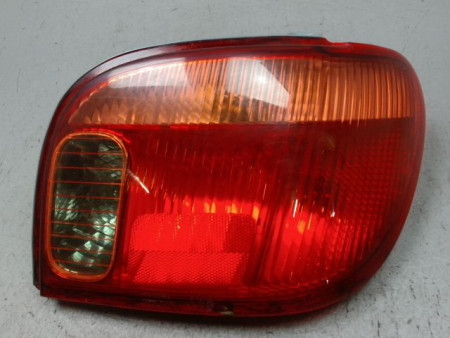 FEU ARRIERE DROIT TOYOTA YARIS 2003-