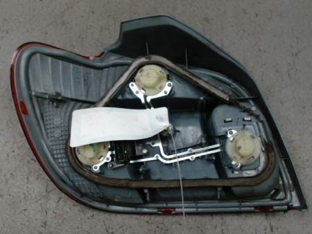 FEU ARRIERE DROIT TOYOTA YARIS 2003-