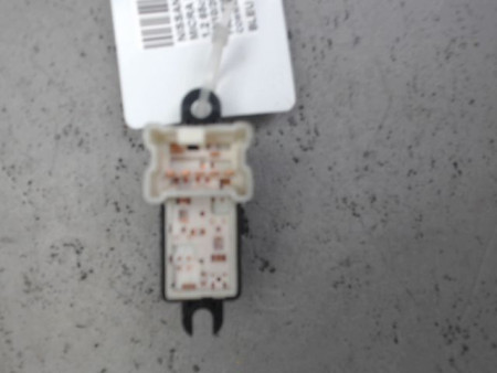 COMMANDE LEVE-GLACE PORTE AVD NISSAN MICRA 2005-2007