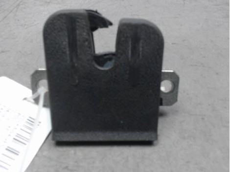 SERRURE HAYON  VOLKSWAGEN POLO 02-05