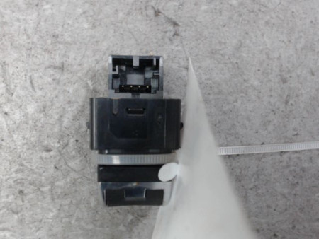 COMMANDE LEVE-GLACE PORTE AVD AUDI A3