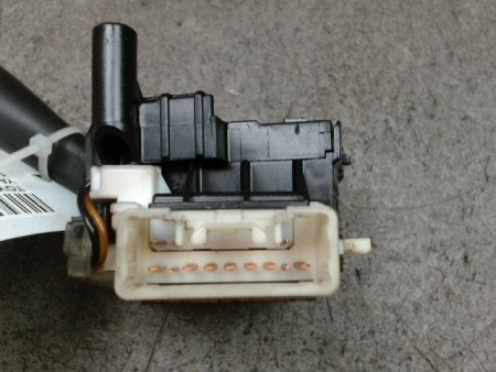 COMMANDE CLIGNOTANT TOYOTA YARIS -2003