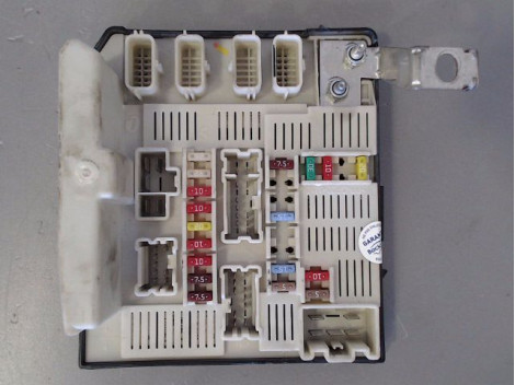 BOITE A FUSIBLES RENAULT SCENIC II PH.2 06-09