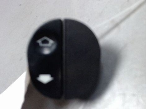 COMMANDE LEVE-GLACE PORTE AVD FORD FIESTA