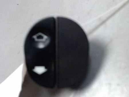 COMMANDE LEVE-GLACE PORTE AVD FORD FIESTA