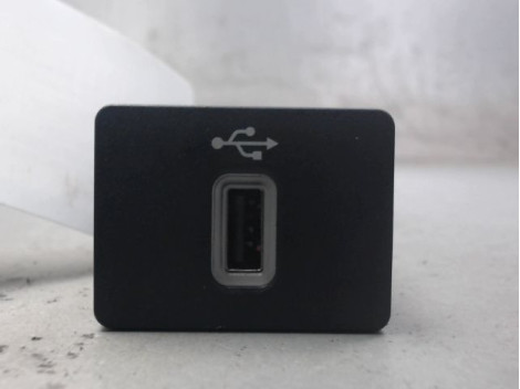 PORT USB/AUX FORD PUMA