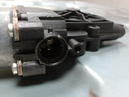 MECANISME+MOTEUR LEVE-GLACE AVANT DROIT NISSAN QHASQAI 2007-