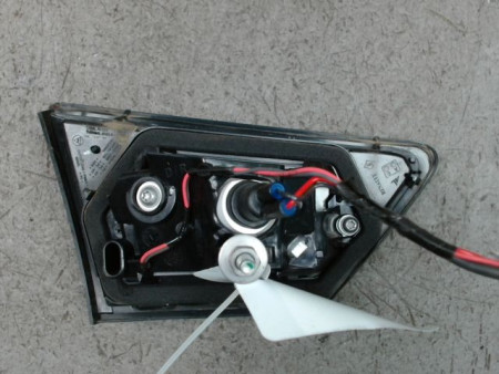 FEU ARRIERE INTERIEUR DROIT RENAULT CLIO