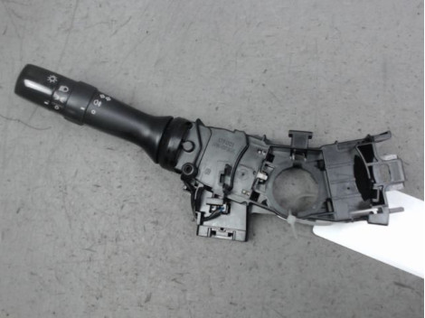 COMMANDE CLIGNOTANT TOYOTA YARIS II 2010-