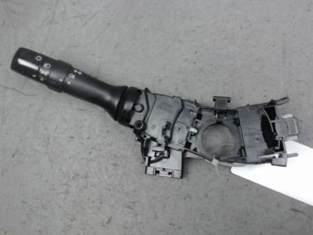 COMMANDE CLIGNOTANT TOYOTA YARIS II 2010-