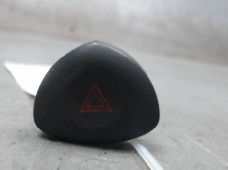 BOUTON DE WARNING RENAULT CLIO II CAMPUS 06-