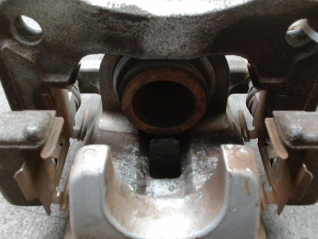 ETRIER DE FREIN ARRIERE DROIT TOYOTA RAV4 2006