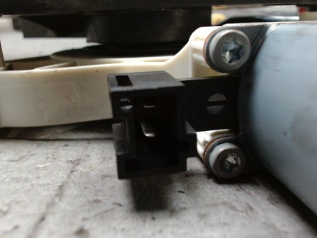 MECANISME+MOTEUR LEVE-GLACE AVANT DROIT MERCEDES CLA