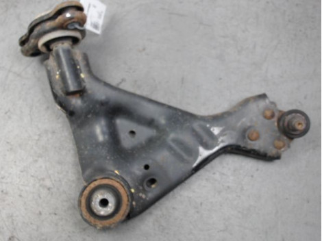 TRIANGLE INFERIEUR AVANT DROIT MERCEDES VITO