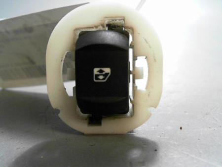 COMMANDE LEVE-GLACE PORTE AVD RENAULT MEGANE