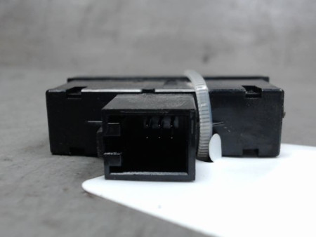 BOUTON DE WARNING AUDI A6 AVANT 2005-