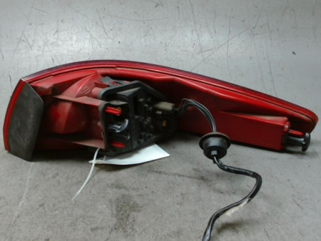 FEU ARRIERE GAUCHE  PEUGEOT 607 2004-
