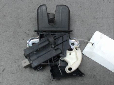 SERRURE COFFRE ARRIERE VOLKSWAGEN PASSAT 2005-