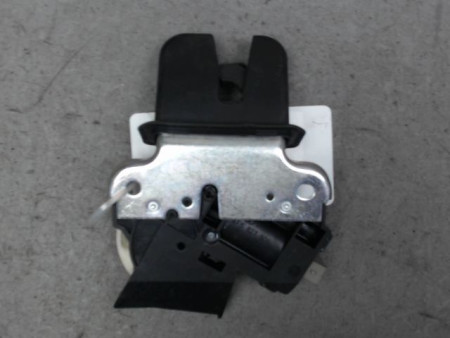 SERRURE COFFRE ARRIERE VOLKSWAGEN PASSAT 2005-