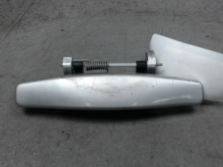 POIGNEE EXTERIEURE PORTE ARRIERE GAUCHE DACIA DUSTER 2010-