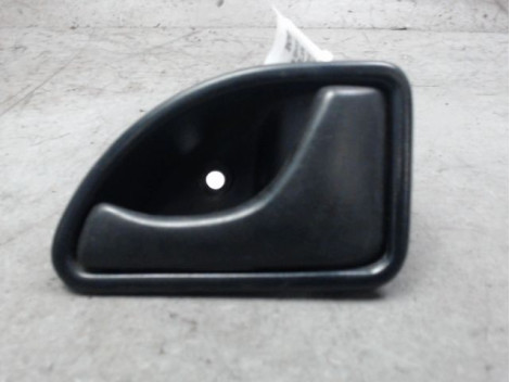 POIGNEE INTERIEURE PORTE AVANT DROIT RENAULT KANGOO EXPRESS 97-2003