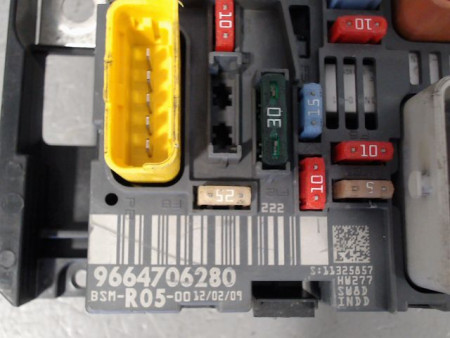 BOITE A FUSIBLES PEUGEOT 308 SW 2008-