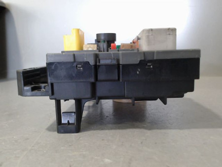 BOITE A FUSIBLES PEUGEOT 308 SW 2008-
