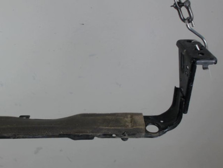 TRAVERSE INFERIEURE ARMATURE AVANT FORD T.CONNECT