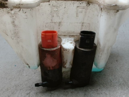 RESERVOIR LAVE-GLACE AVANT TOYOTA YARIS