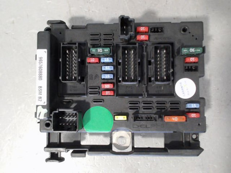 BOITE A FUSIBLES PEUGEOT 206 5P