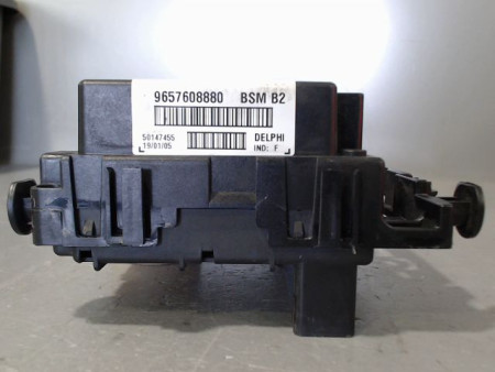 BOITE A FUSIBLES PEUGEOT 206 5P