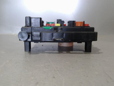 BOITE A FUSIBLES PEUGEOT 206 5P