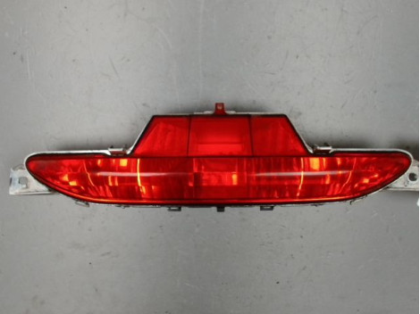 FEU BROUILLARD CENTRAL ARRIERE PEUGEOT 208