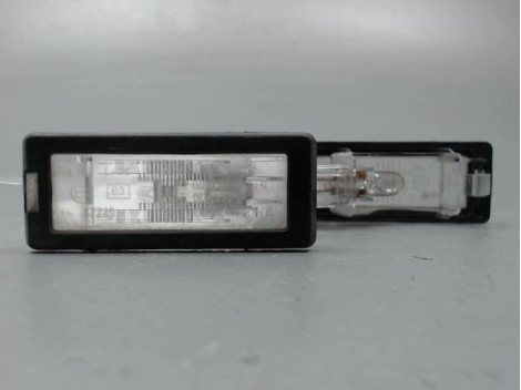 ECLAIREUR PLAQUE DE POLICE GAUCHE RENAULT MEGANE III 2008-