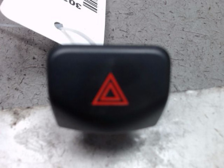 BOUTON DE WARNING NISSAN NOTE 2009