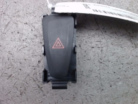 BOUTON DE WARNING DACIA SANDERO 2012