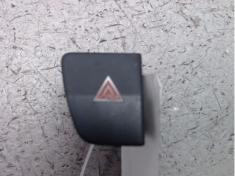 BOUTON DE WARNING PEUGEOT 5008 2009-