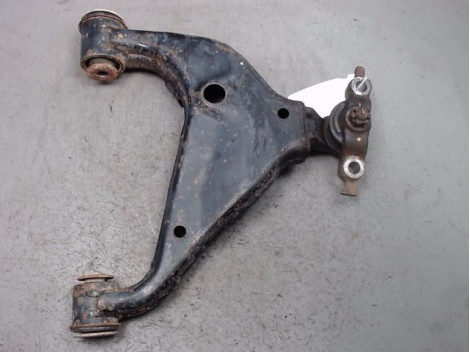 TRIANGLE INFERIEUR AVANT DROIT TOYOTA HILUX  X-TRA CABINE